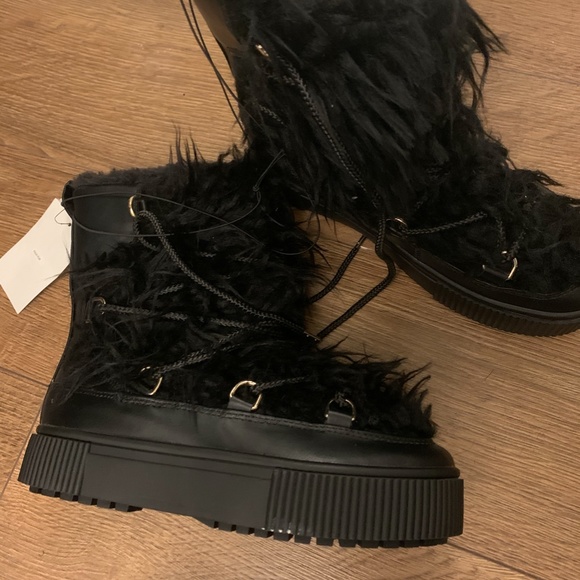 H&M Faux Fur Boots - Picture 6 of 8